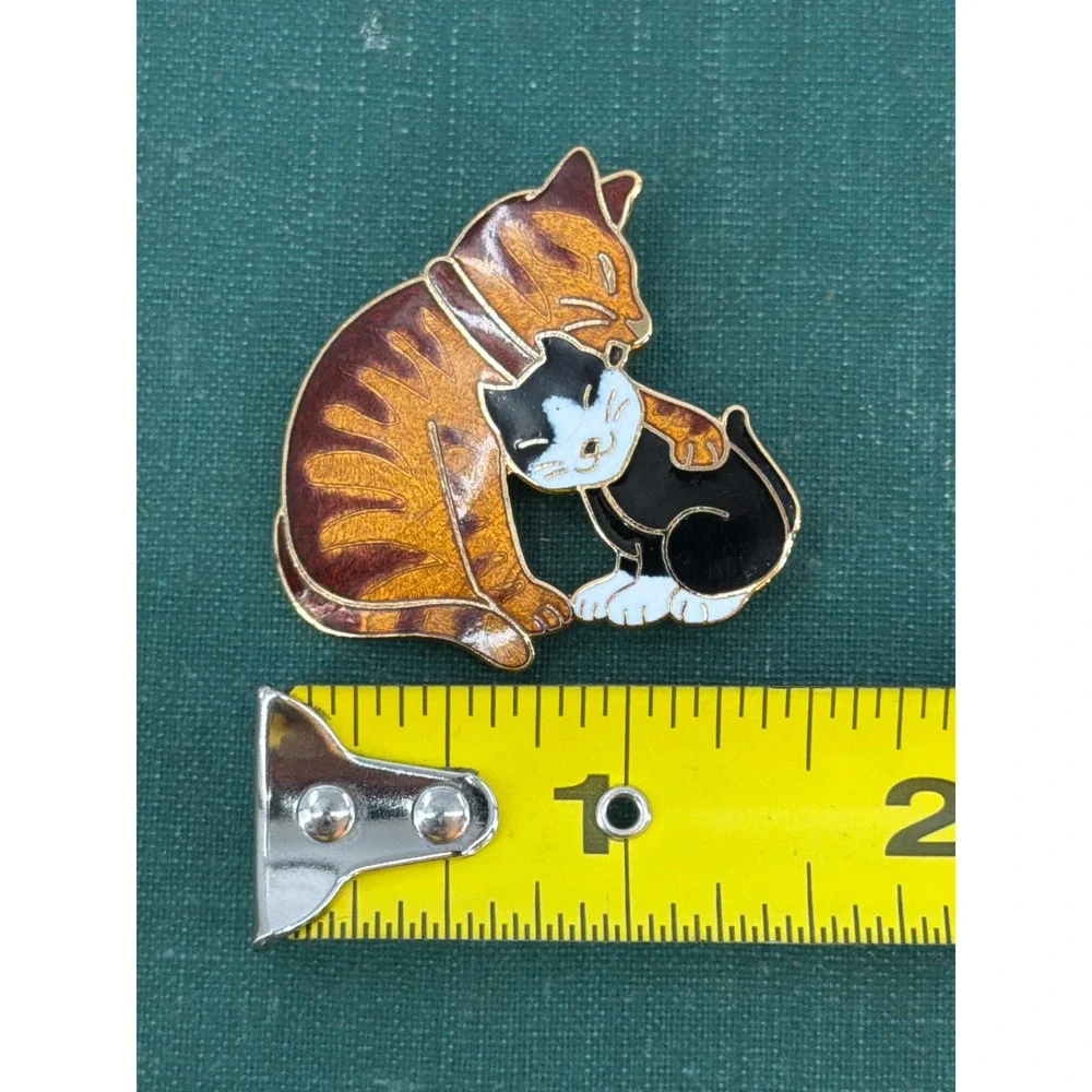 Vintage Enamel Cuddle Cats Brooch Pin Orange Tabby Tuxedo Kitten Gold Tone